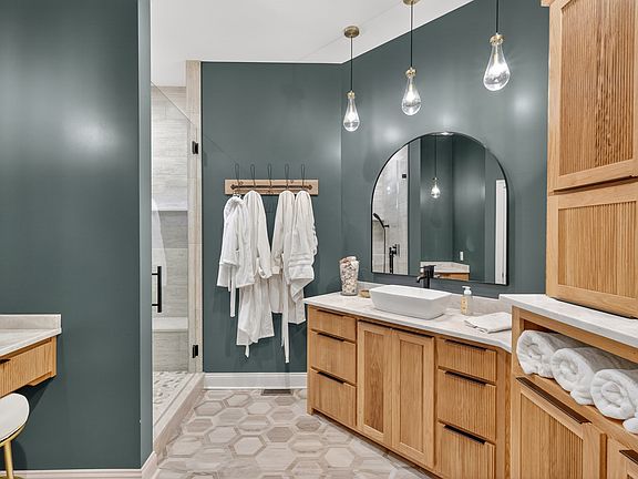 33rd image of 157 Giles Ln