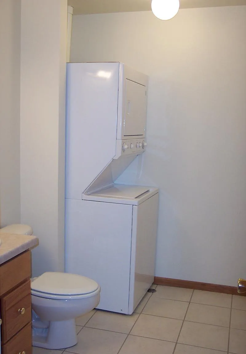 2 bed, 1.5 bath, 1200 sqft, $1,250 — Photo 3