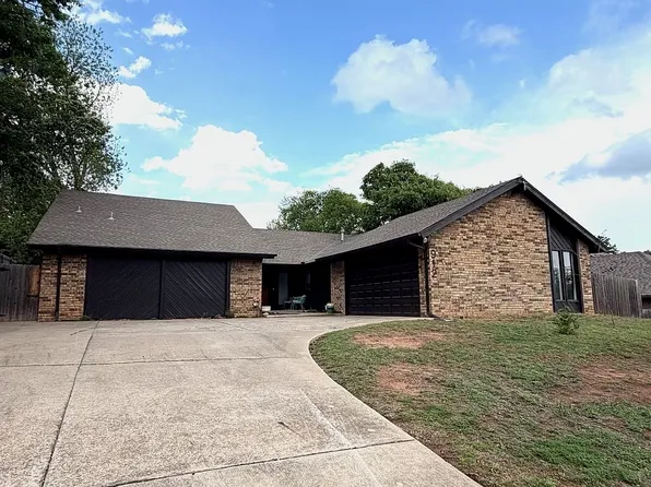 912 Stonehenge Dr, Edmond, OK 73034