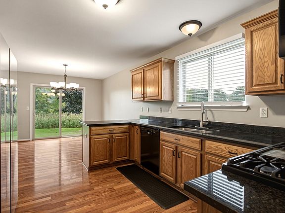 2nd image of 52496 Fox Pointe Dr