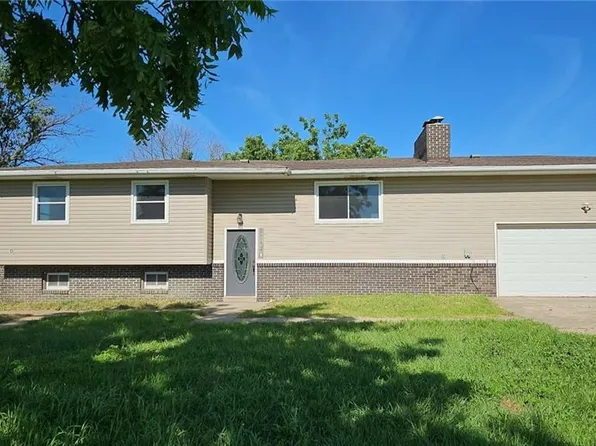 1782 California Rd, Pomona, KS 66076