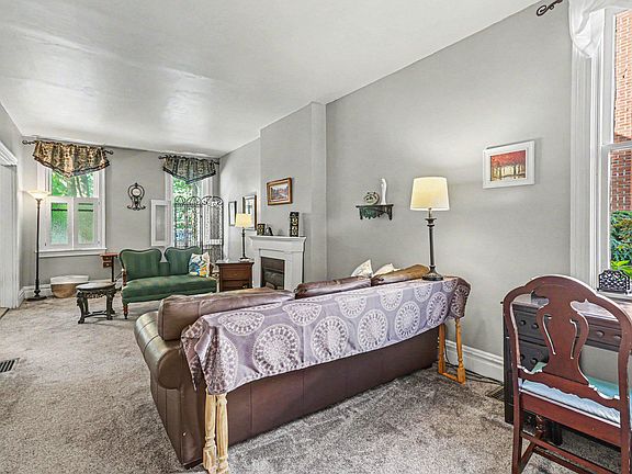 5th image of 215 Walnut St