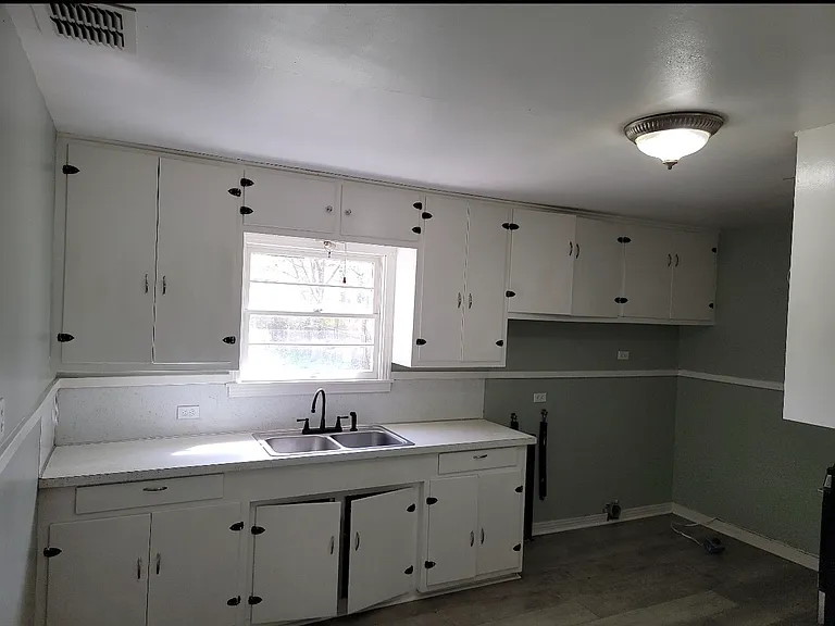 1611 W 18th St — Photo 2