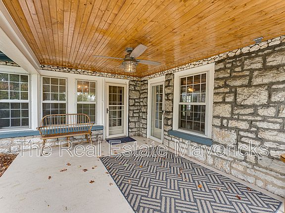 3rd image of 3320 Montview Dr