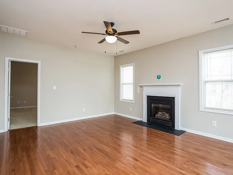 200 Willowbrook Cir — Photo 3