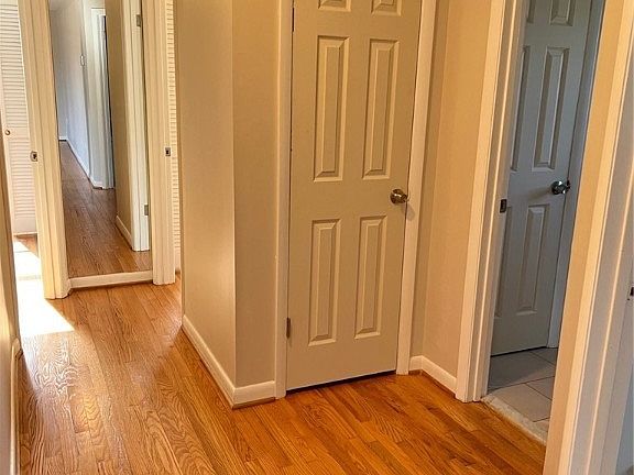 4th image of 8188 Meadowview Ln