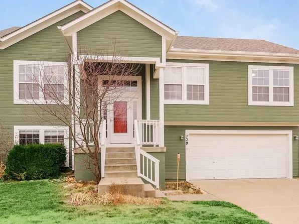 729 Sunset Dr, Louisburg, KS 66053