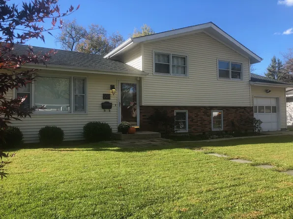 226 S River Rd, Fox River Grove, IL 60021