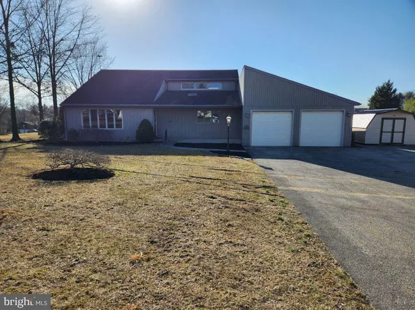 5138 Grandview Rd, Hanover, PA 17331