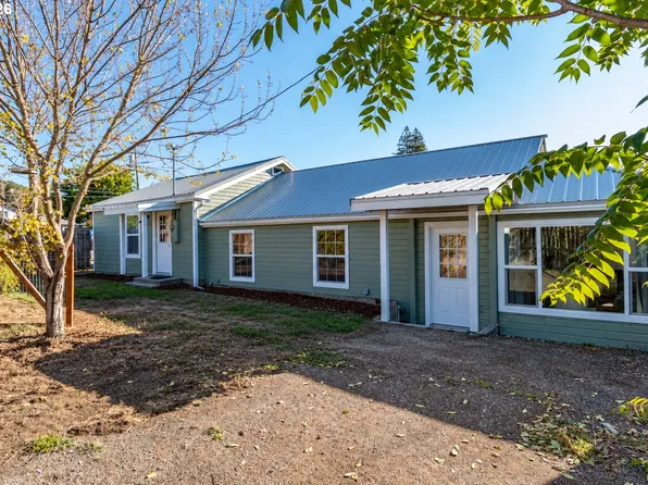 1618 SE Cobb St, Roseburg, OR 97470