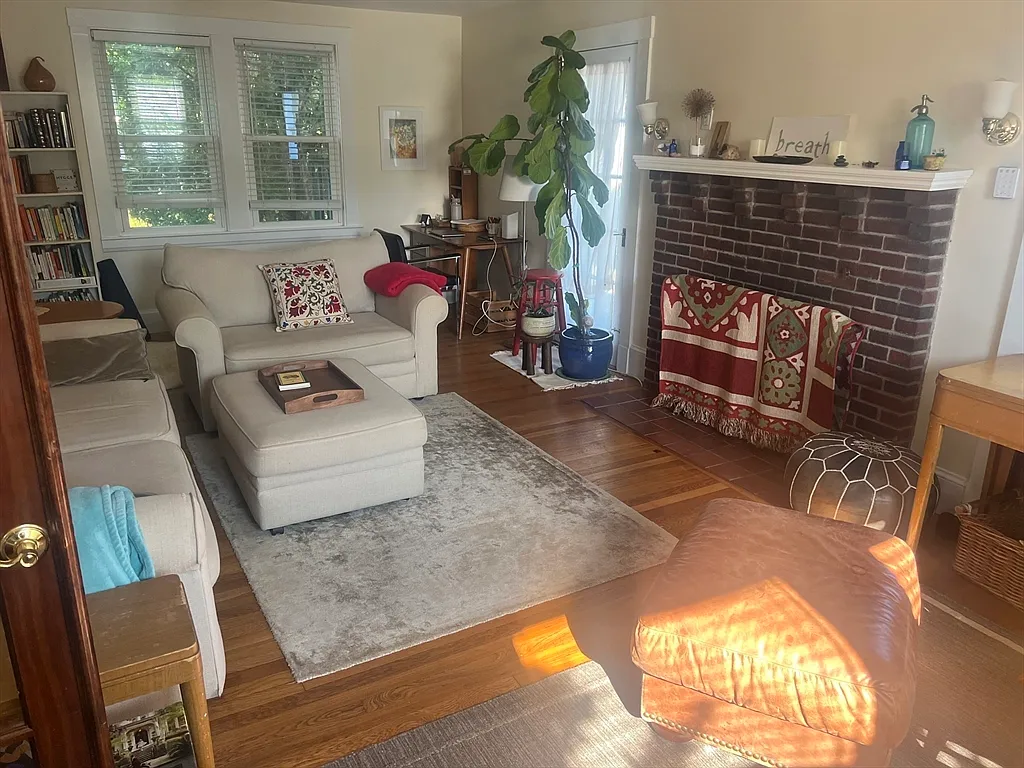 4 bed, 2.5 bath, 1955 sqft, $4,800 — Photo 2