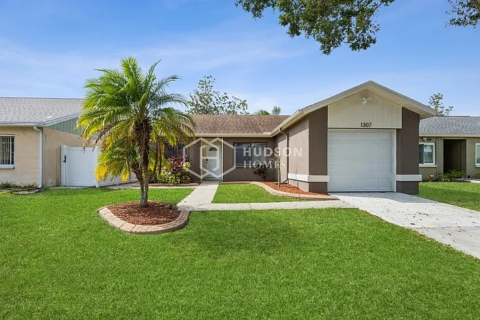 3 bed, 2.0 bath, 1226 sqft, $2,180 — Photo 1