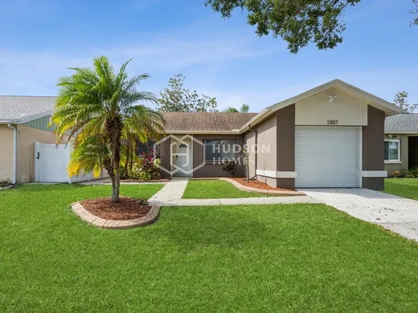 1307 Mohrlake Dr, Brandon, FL 33511