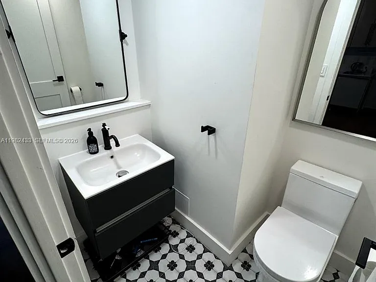10185 Collins Ave #323 — Photo 16