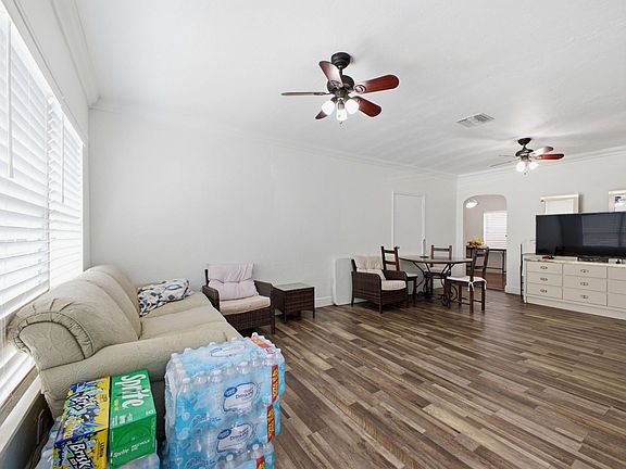 4th image of 801 HAMPTON Road