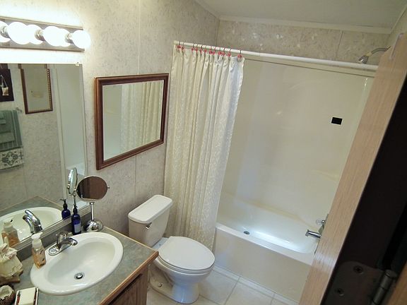 4th image of 312 Emily Way