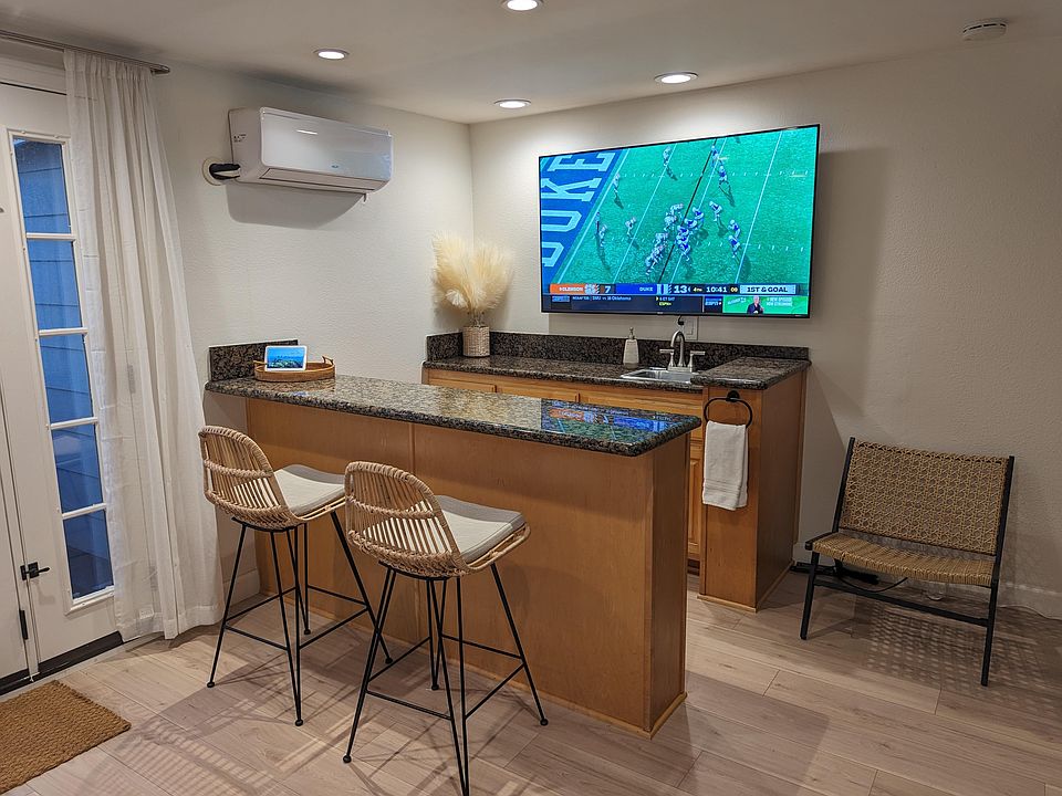 Loft: watch the big games with your friends