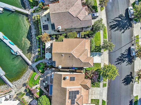 3rd image of 90 S Newport Drive