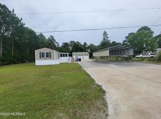 208 S Smith St, Holly Ridge, NC 28445