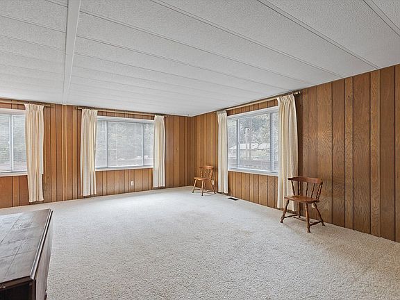 3rd image of 1431 S Fun River Dr