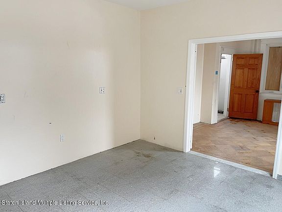 5th image of 28 Jackson Ave