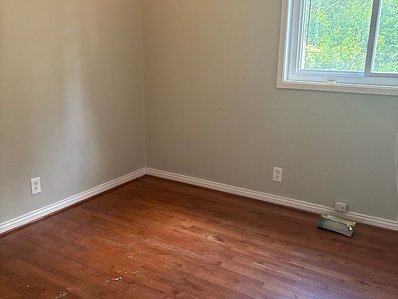 3rd image of 4209 Narcissus Dr