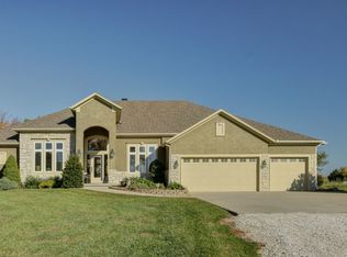 32452 W 111th St, De Soto, KS 66018