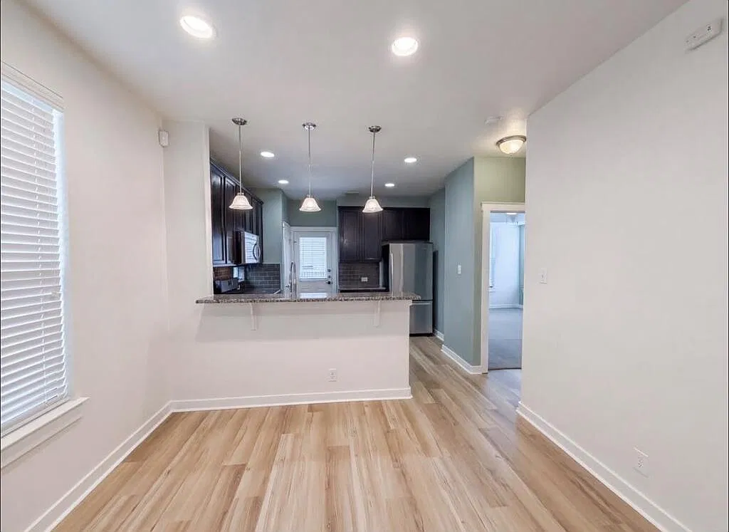 3 bed, 2.5 bath, 1488 sqft, $1,900 — Photo 3