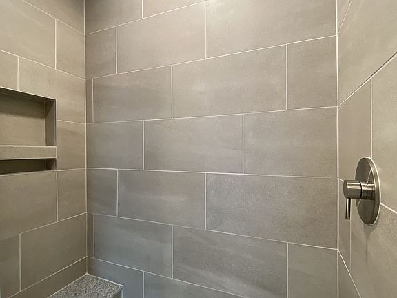 4th image of 2826 Hall St #517