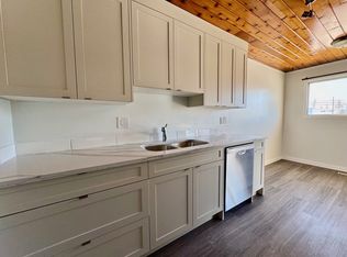2-1417 43rd St SE #2, Calgary, AB T2A5E7