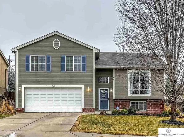 7361 N 73rd St, Omaha, NE 68122