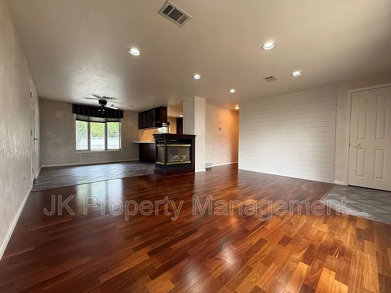 921 Avenue B NW — Photo 11
