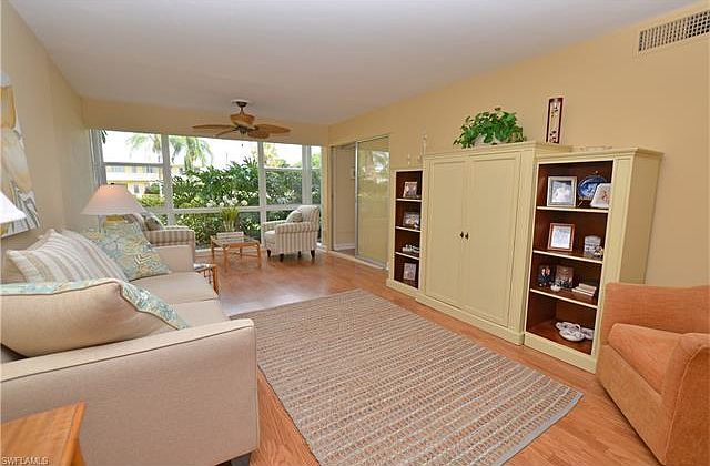 1st image of 464 12th Ave S #464