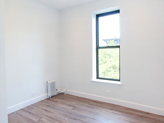 5th image of 165 Howard Ave APT 4L