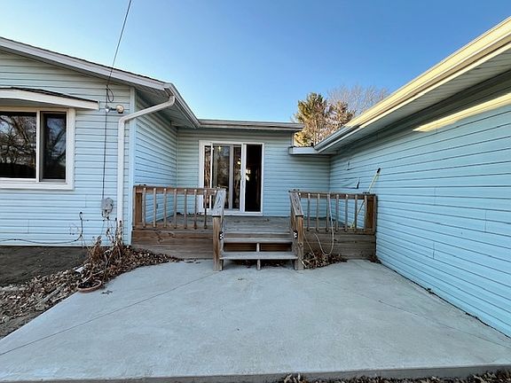 5th image of 1105 Sunset Dr N