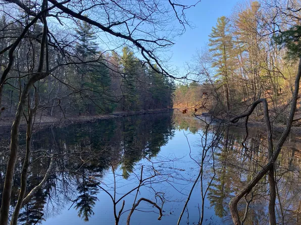 Mill Pond Rd, Whitehall, MI 49461