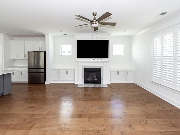 5th image of 111 Hewitt St