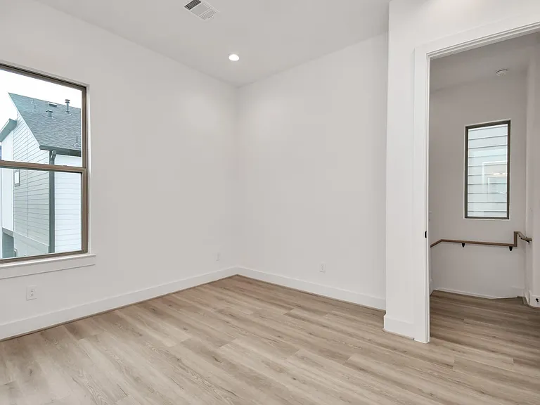 2313 Eagle St — Photo 18
