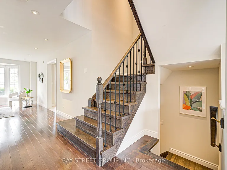 43 Tower Bridge Cres — Photo 6