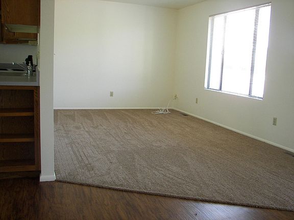 5th image of 3019 Pleasant Valley Cir