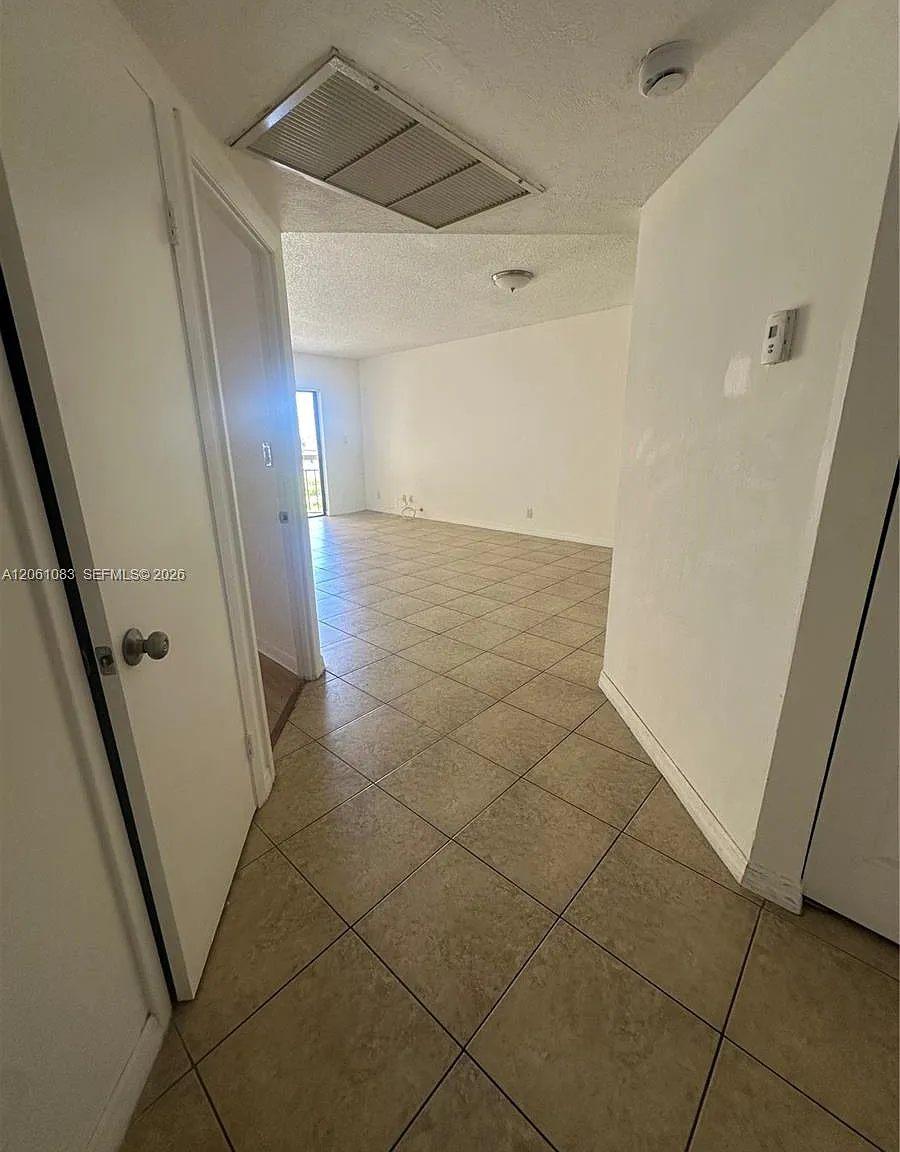 Las Vistas At Doral Condo — Photo 2