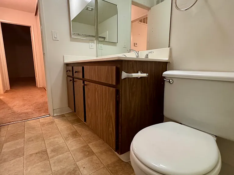 4901 Whitsett Ave #206 — Photo 12