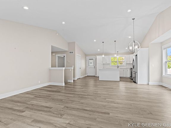 5th image of 1448 E Addison Way