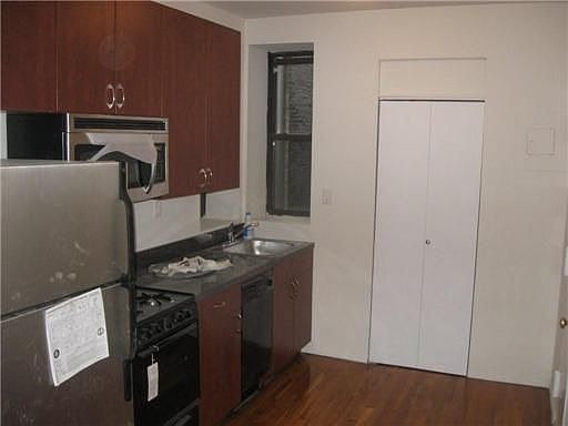 2nd image of 356 W 45th St APT 3A