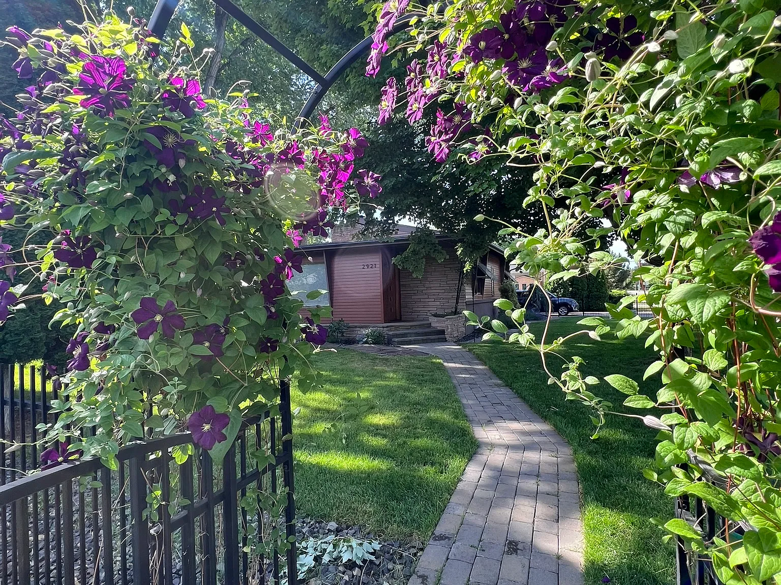 2921 W Gem St — Photo 2