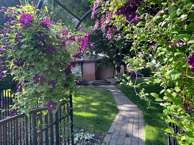 2921 W Gem St — Photo 2