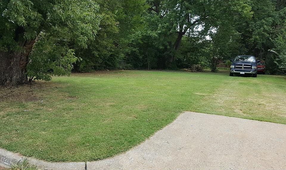 2nd image of 3220 Longridge Rd