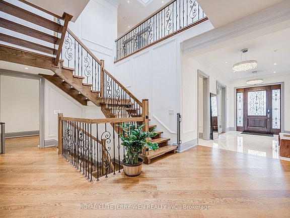 3rd image of 300 Upper Highland Cres