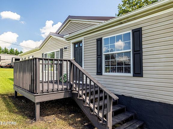4th image of 319 Deer Trail Dr