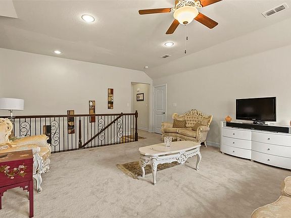 4th image of 2705 Carya Trl